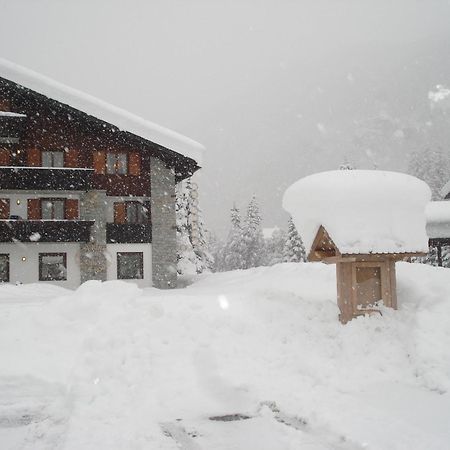 Hotel La Rouja Champoluc Luaran gambar