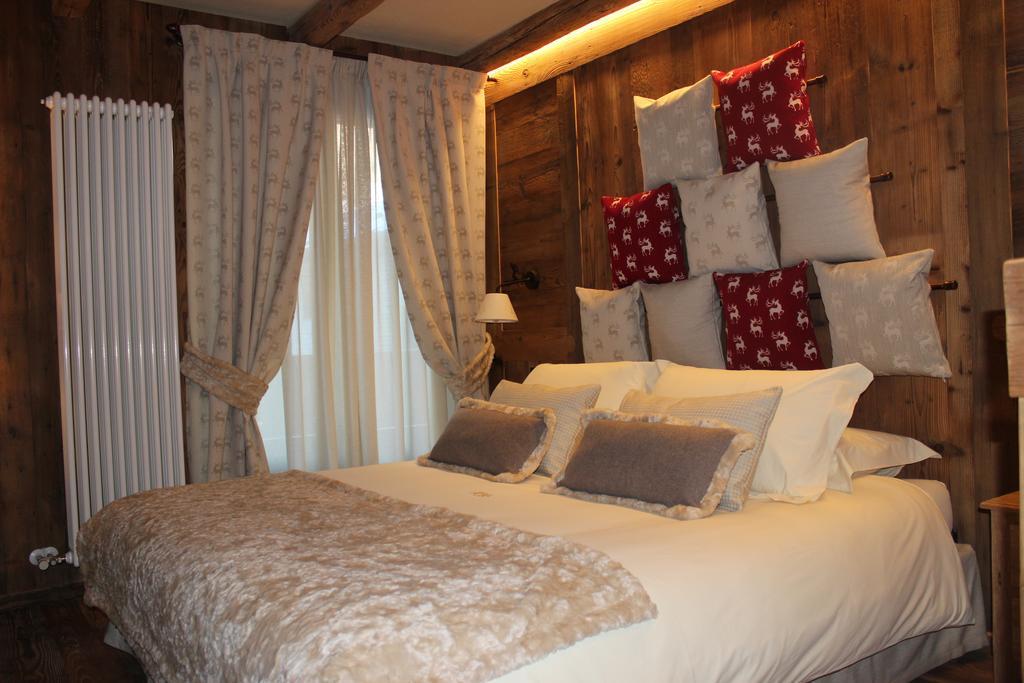 Hotel La Rouja Champoluc Bilik gambar